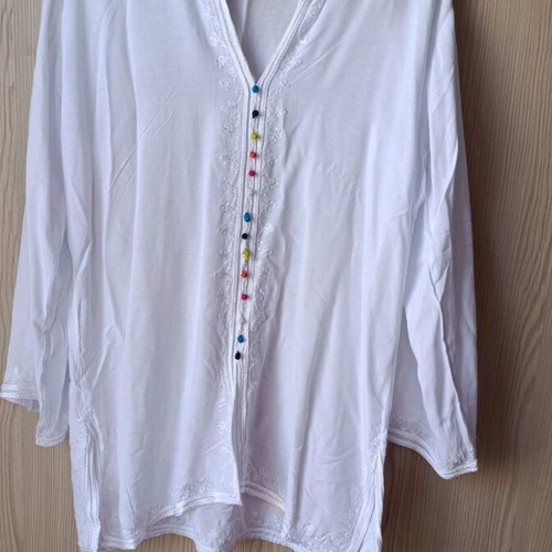 Shirt XL white with colorful pom poms new