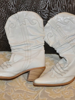 Women's leather boots used, size 39-40, ivory-ice color, handmade design