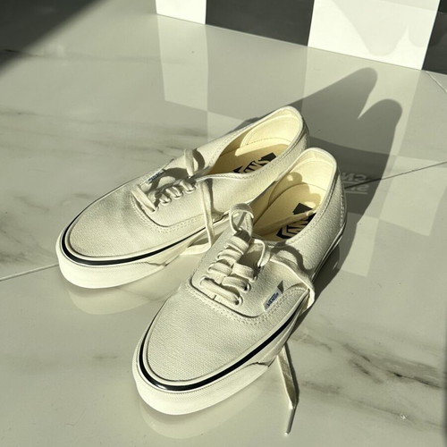 Vans white sneakers size 40 new