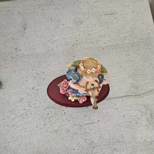Decorative angel figurine with violin like new