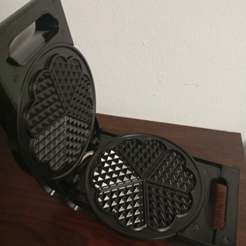 Bifinet waffle maker used, good working condition