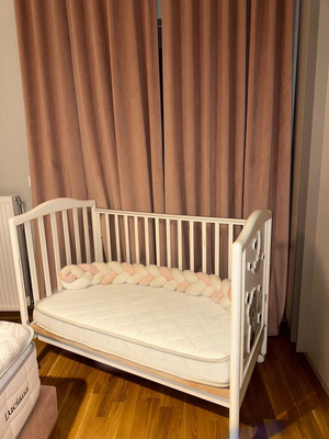 Pali baby cot like new with Olive Oil orthopedic mattress