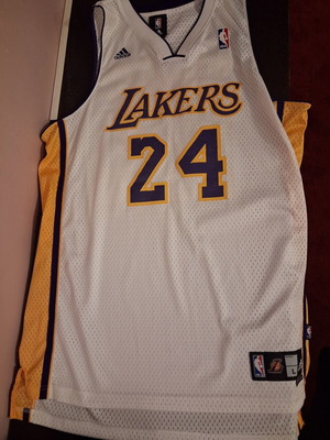 Lakers Adidas Jersey No 24 Bryant like new