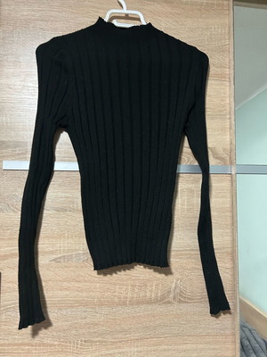 Zivago sweater used, very elastic with very soft fabric, black, size L