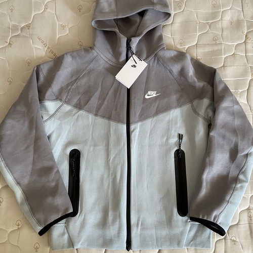 Nike Tech Fleece Jacket, sporty design