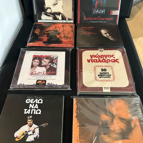 CDs έντεχνα σαν καινούργια, πακέτο περίπου 100 τεμαχίων