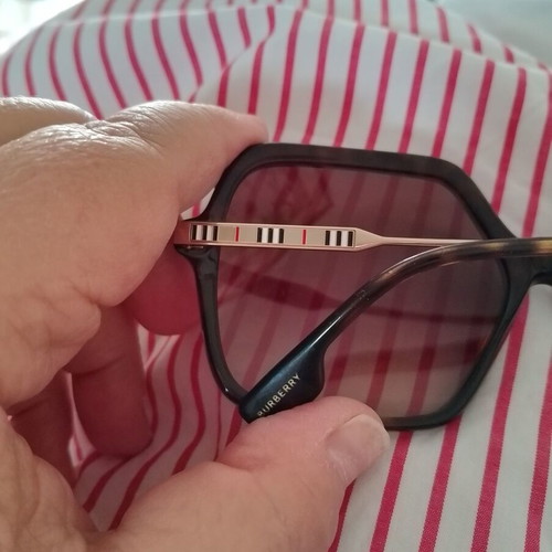 Burberry sunglasses like new, black