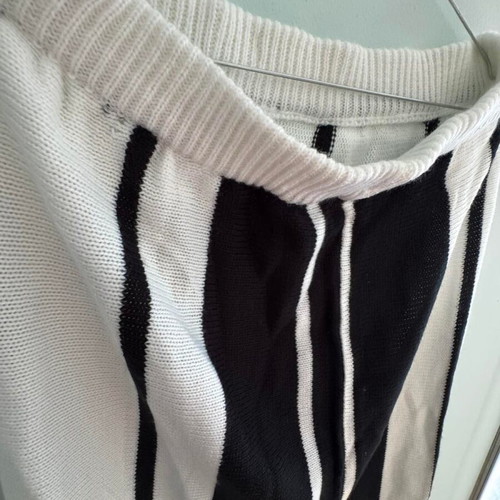Knitted skirt, black and white