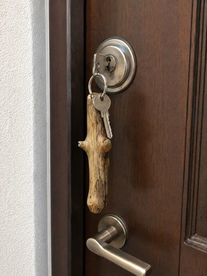 Driftwood keychain with light finish
