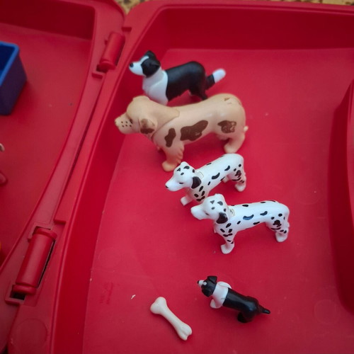 Playmobil veterinary set like new, about 50 pieces
