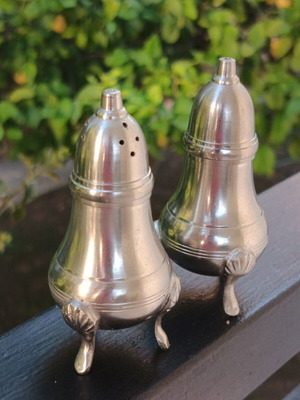 Salt and pepper set classic Victorian style like new