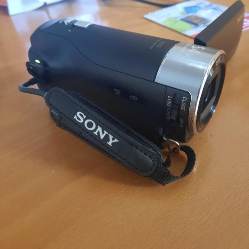 Sony HDR CX24E camera like new with Zeiss lens and 32GB memory card