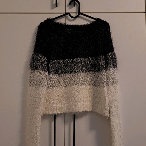 Jennyfer warm wool sweater like new, size Medium, black and white
