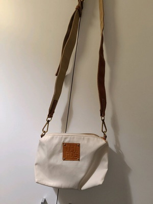 Thiros crossbody bag like new, white