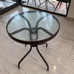 Round garden table like new