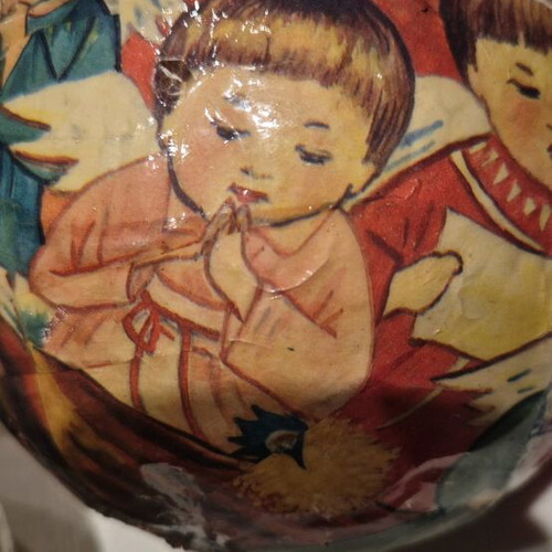 Christmas ornaments like new, 3 large papier-mâché balls