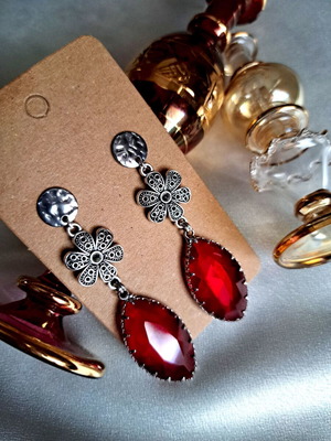 Earrings with red teardrop and silver flower, new