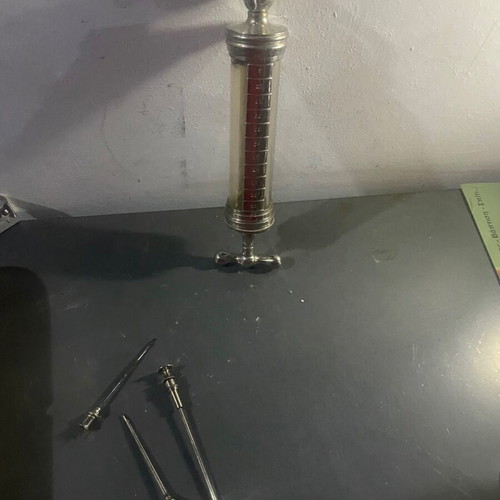 Metal syringes like new, set of 2