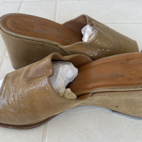 Mule shoes used beige with gold details, comfortable heel