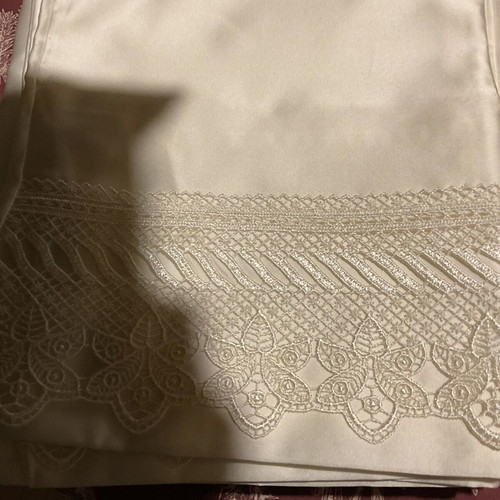 Satin luxury double bed sheets like new, elegant ecru-sugar color