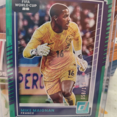 Mike Maignan numbered green sticker card new