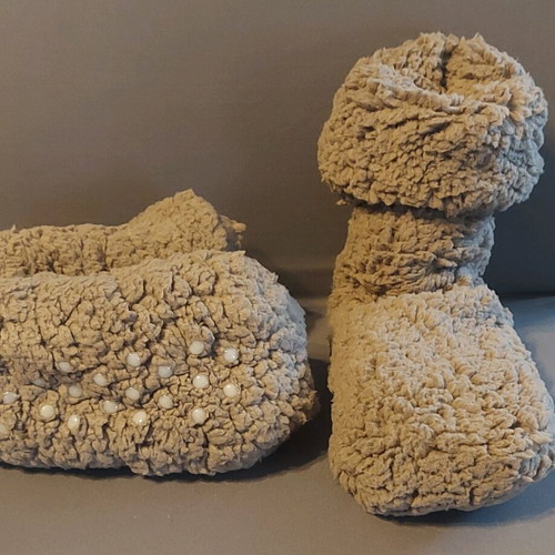 Home socks new, fleece with anti-slip points, beige-brown