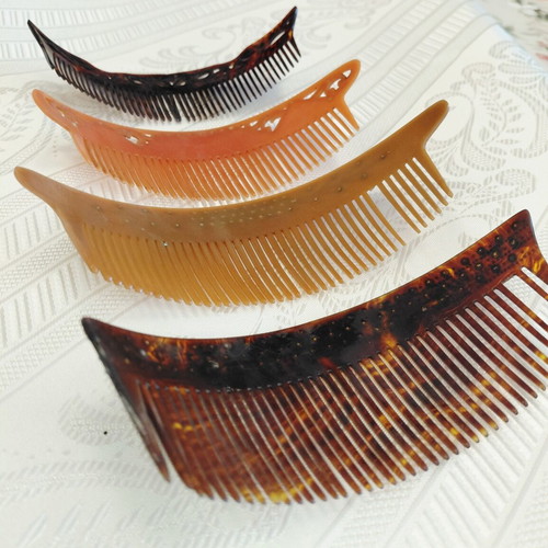 Vintage women's hair combs set of 4, like new, 1960s