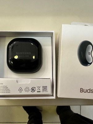 Samsung Galaxy Buds Live wireless earbuds like new