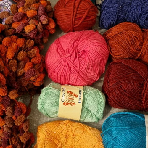 Knitting yarn and needles like new, all together