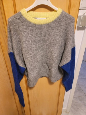 Crop pullover worn slightly, gray, size M
