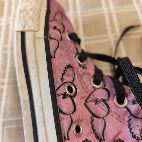 Converse Chuck Taylor High Tops kids used, purple angel hearts, size 33