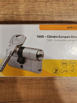 Yale Cylinder 1500 Break Secure new, with 5 security keys