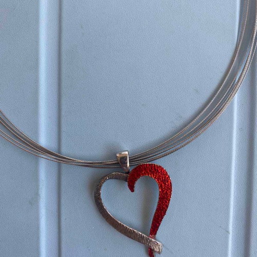 Heart necklace in silver and red new