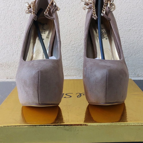 Beige high-heeled pumps new, size 36, with gold straps