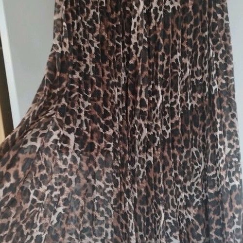 Leopard pleated skirt new with elastic waist Onesize
