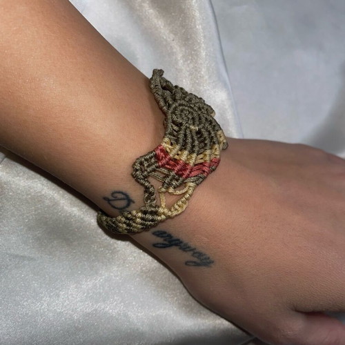Macrame bracelet like new, multicolored and green