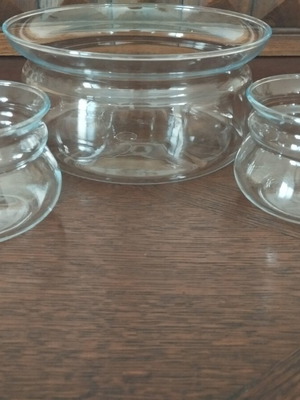 Glass bowls set of 3 like new, decorative and serving