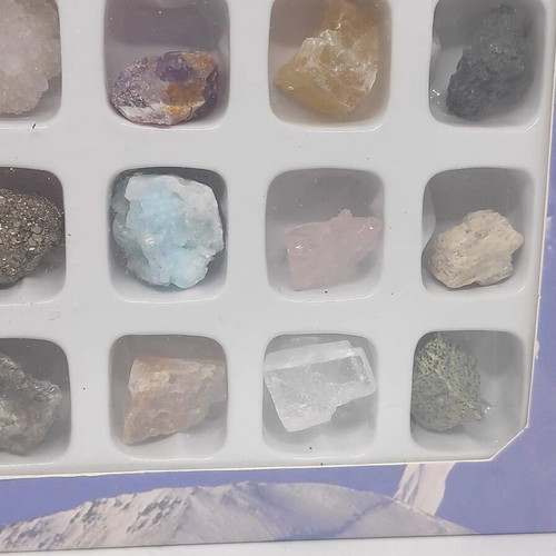 Natural minerals collection with 20 pieces like new