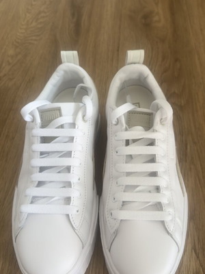 Puma Mayze Luxe λευκά sneakers με μπεζ λεπτομέρειες νούμερο 38,5 σαν καινούργιο