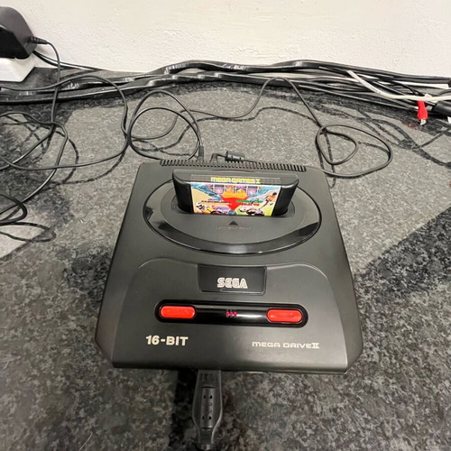 Sega Mega Drive II 16-BIT console like new complete set