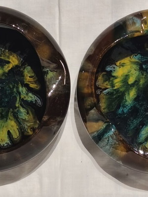 Clay ashtrays like new, set of 2 with colorful design