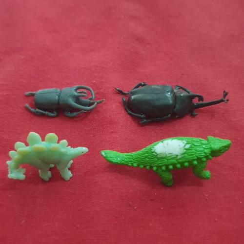 The Animals of the Planet Cards and Metal Tags with Miniature Figures New