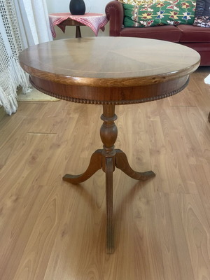 Round wooden coffee table, height 60 cm, diameter 50 cm