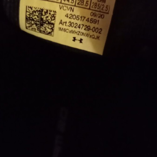 Under Armour men's athletic shoes like new, size 44