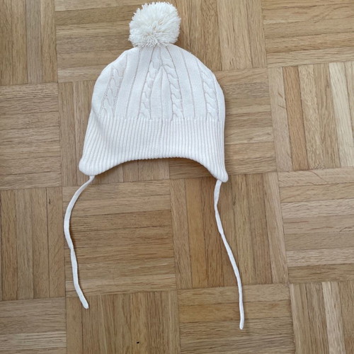 Cream hat 9-12 months used from HM