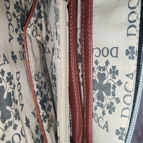 Doca women's crossbody shoulder bag, black and tan