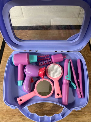 Βαλιτσάκι κομμωτήριο μεταχειρισμένο γεμάτο αξεσουάρ