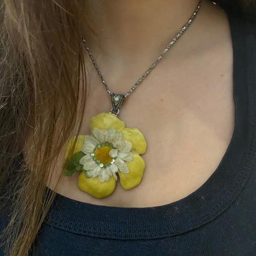 neck jewelry