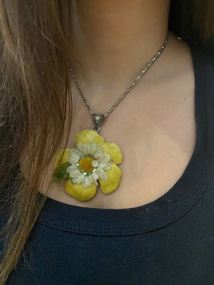 neck jewelry