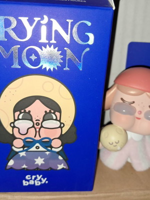 The Moon Lover Popmart Crybaby Crying To The Moon μίνι φιγούρα σαν καινούργιο